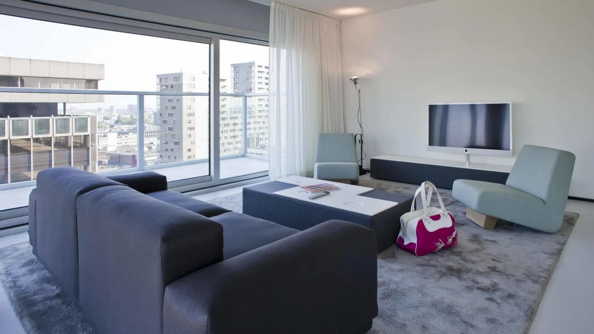 **** Hotel apartamentowy Urban Residences Rotterdam Holandia